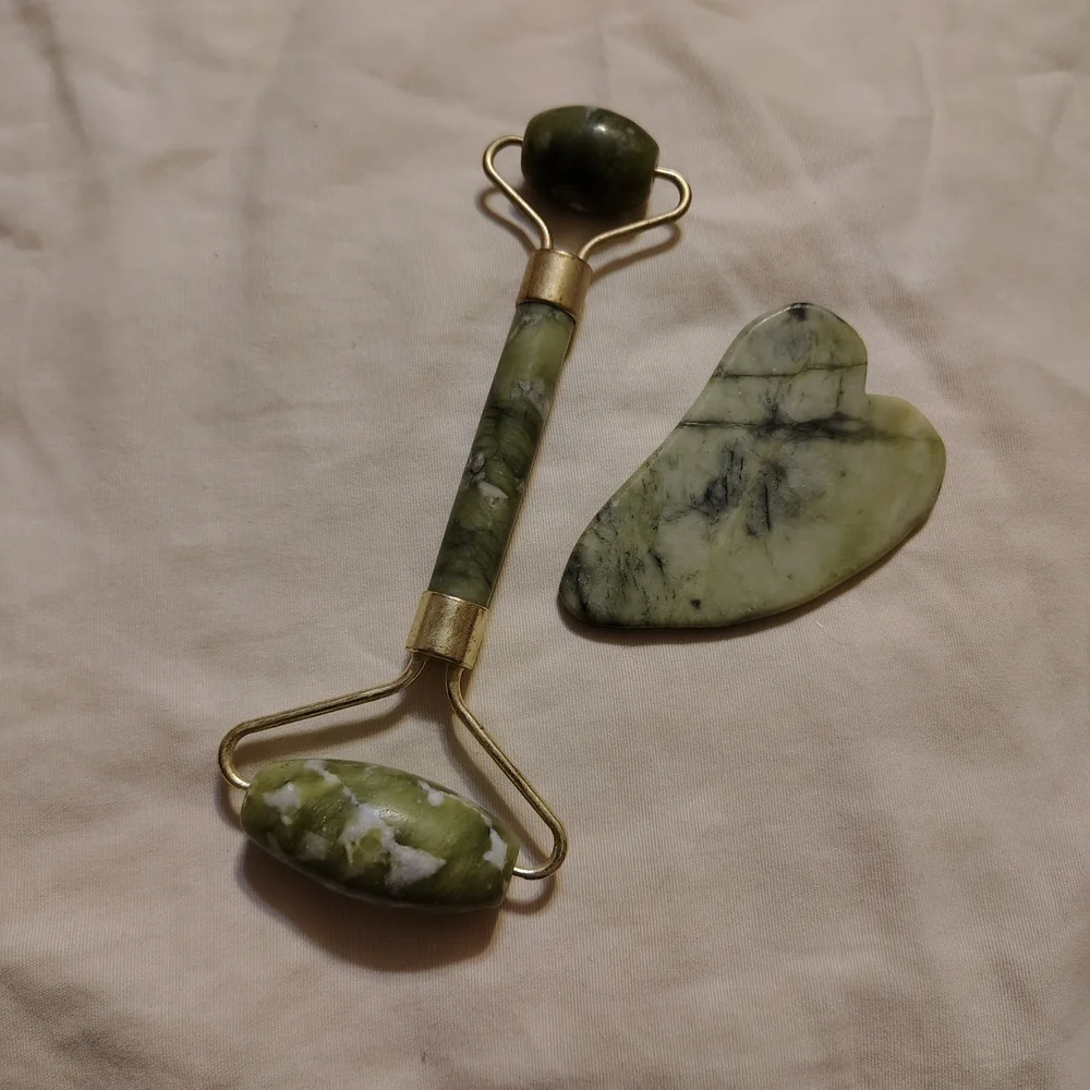 Green Facial Roller and Gua Sha Set